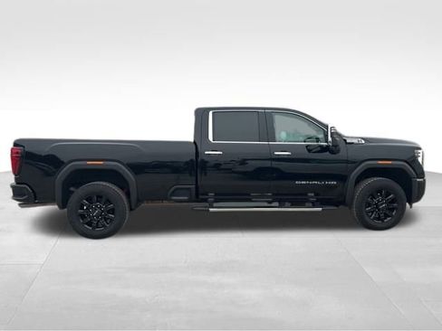 Used 2024 GMC Sierra 2500 Denali w/ Technology Package image 9