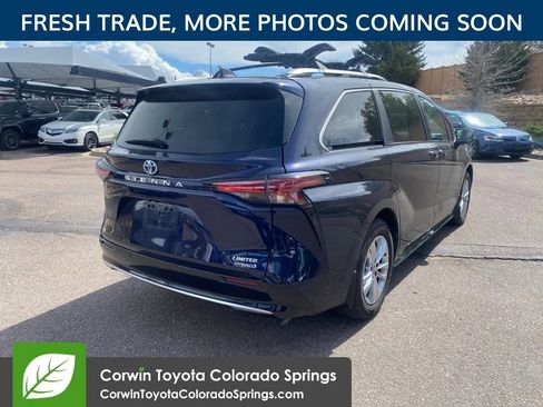 Used 2022 Toyota Sienna Limited AWD/4WD image 8