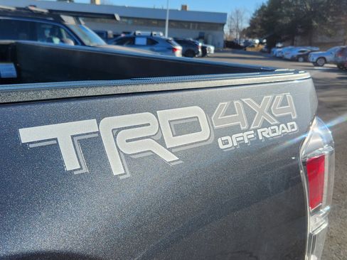 Used 2022 Toyota Tacoma TRD Off-Road w/ Technology Package image 17