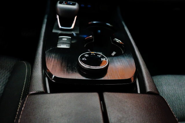 Certified 2025 Nissan Rogue SV AWD/4WD image 23