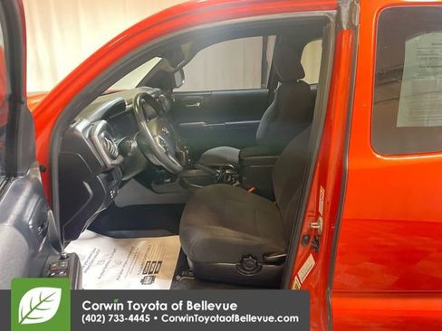 Used 2018 Toyota Tacoma TRD Sport image 12