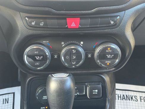 Used 2015 Jeep Renegade Limited image 18