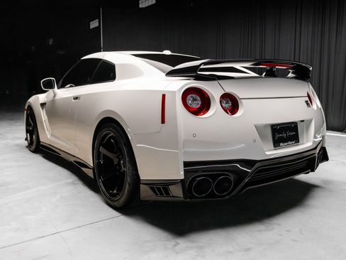 Used 2021 Nissan GT-R Premium image 42