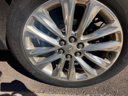 Used 2017 Cadillac XT5 Platinum w/ Driver Assist Package AWD/4WD image 12