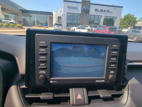 Used 2022 Toyota RAV4 XLE w/ Convenience Package FWD image 16