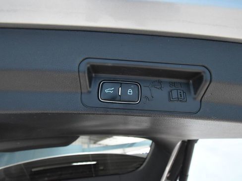 Used 2022 Ford Explorer XLT w/ Equipment Group 202A AWD/4WD image 31