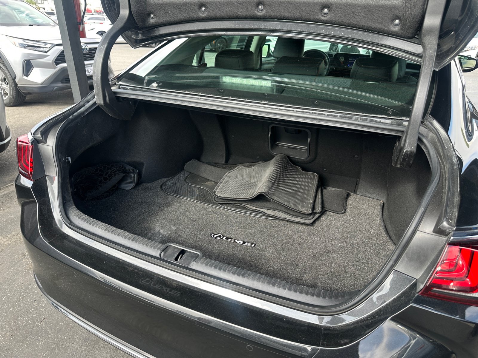 Used 2024 Lexus ES 300h w/ Premium Package FWD image 28