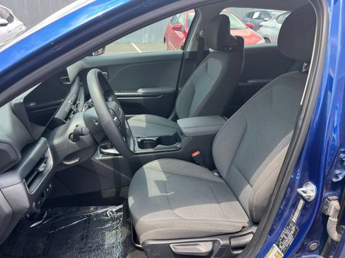 Used 2025 Kia K4 FWD image 36