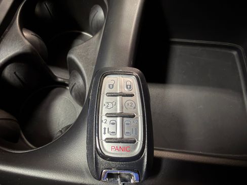 Used 2025 Chrysler Pacifica Select FWD image 41