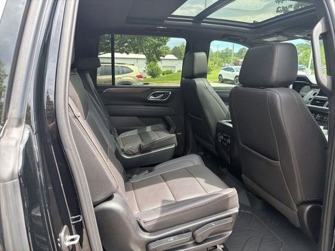 Used 2023 Chevrolet Suburban High Country AWD/4WD image 24