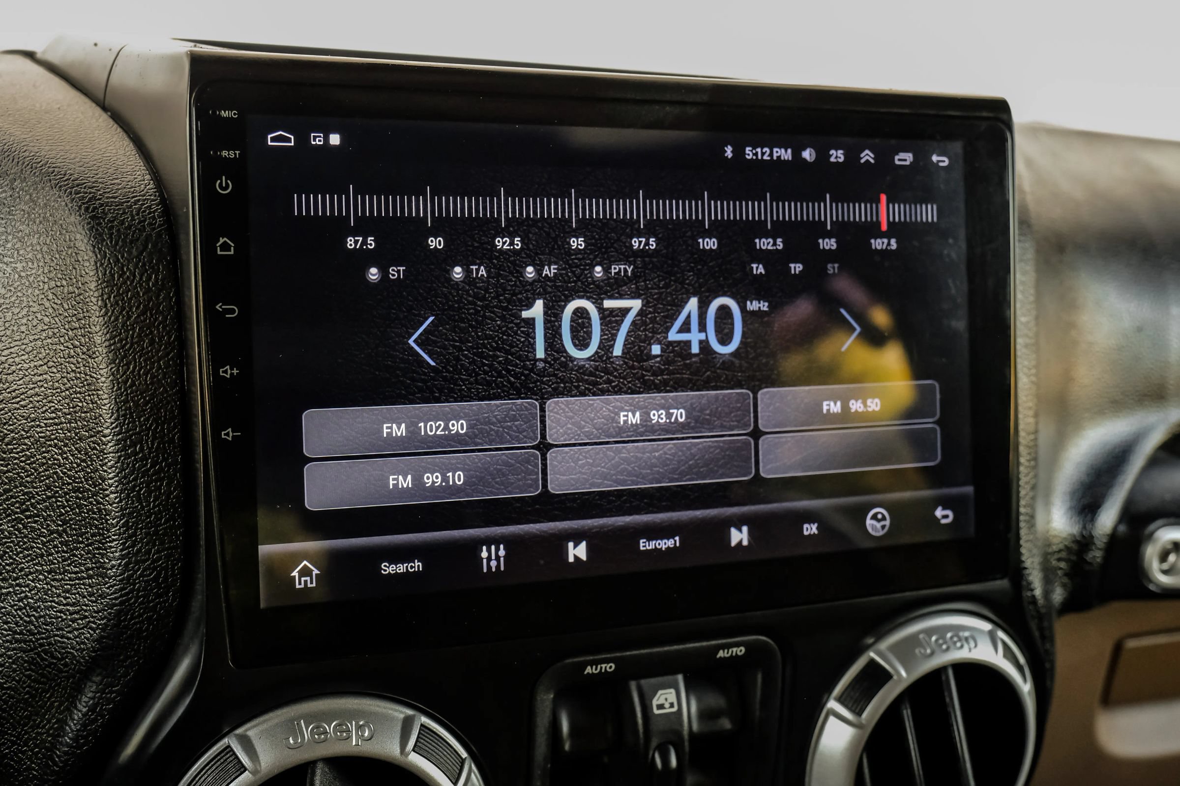 Used 2016 Jeep Wrangler Unlimited Rubicon w/ Connectivity Group AWD/4WD image 35