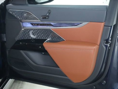 Used 2025 BMW i7 xDrive60 image 35