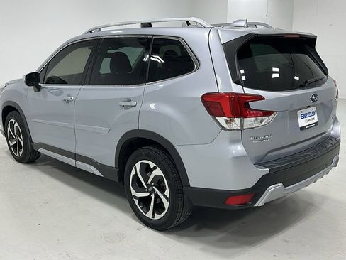 Used 2022 Subaru Forester Touring image 3