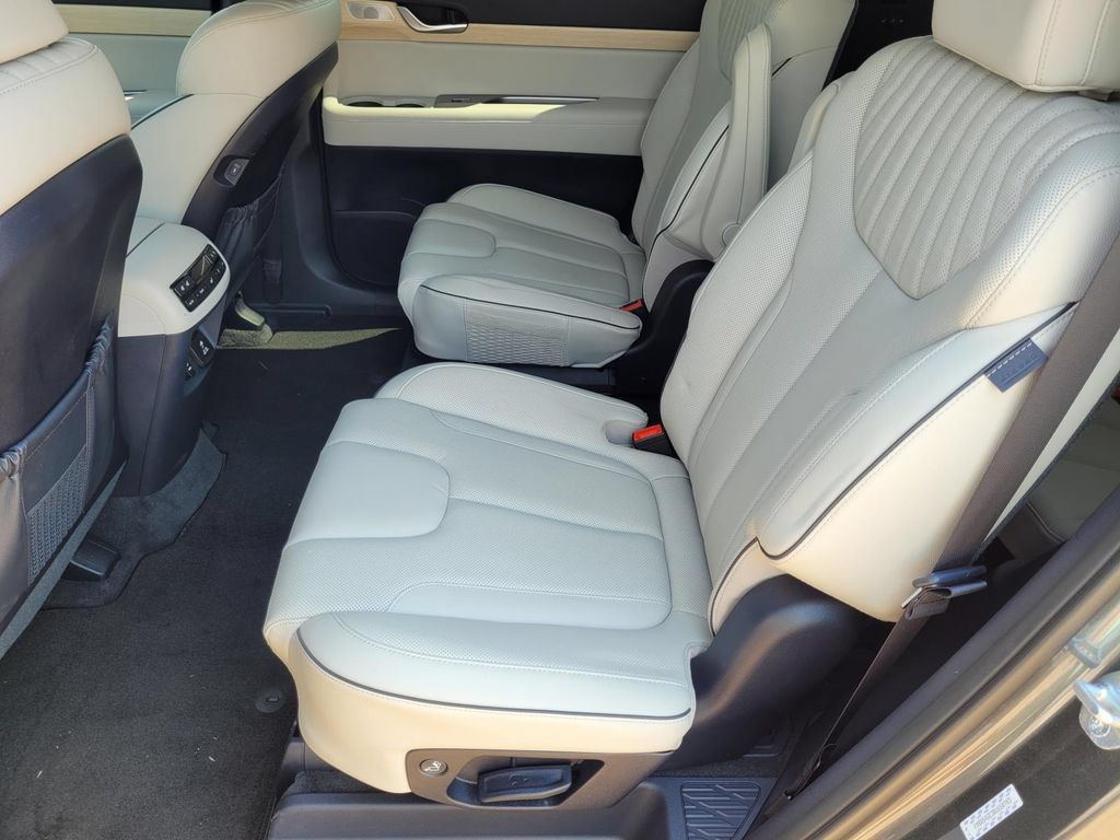 Used 2024 Hyundai Palisade Limited FWD image 15