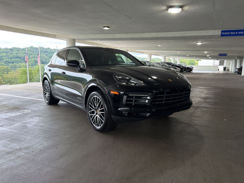 Used 2021 Porsche Cayenne AWD/4WD image 5