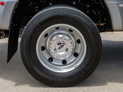 Used 2022 Ford F450 Platinum w/ FX4 Off-Road Package AWD/4WD image 60