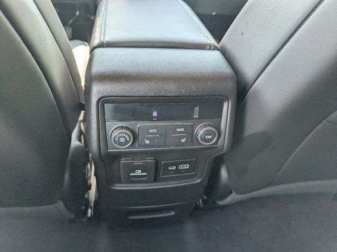 Used 2020 GMC Acadia Denali w/ Technology Package AWD/4WD image 19