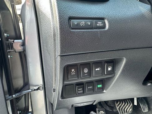 Used 2020 Nissan Rogue SV image 10