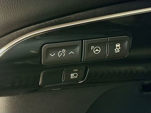 Used 2022 Toyota Prius LE image 11