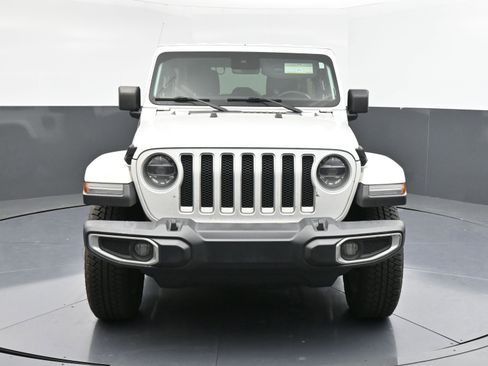 Used 2019 Jeep Wrangler Unlimited Sahara image 2