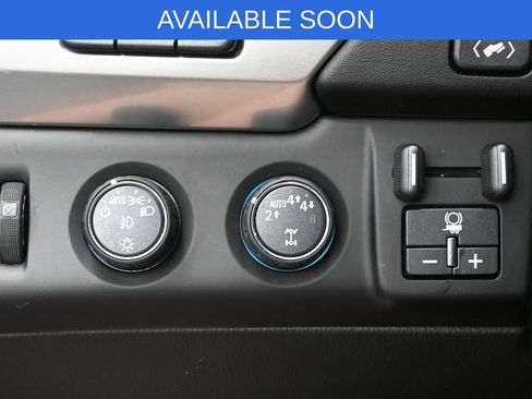 Used 2018 Chevrolet Suburban Premier AWD/4WD image 17