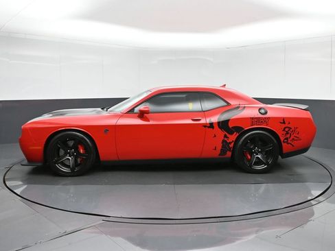 Used 2018 Dodge Challenger SRT Hellcat RWD image 4
