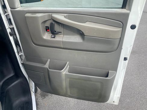 Used 2010 Chevrolet Express 3500 LT w/ LT Preferred Equipment Group RWD image 18