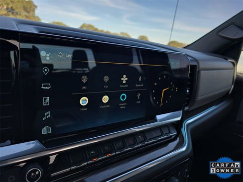 Used 2022 Chevrolet Silverado 1500 LT w/ Z71 Off-Road Package image 18