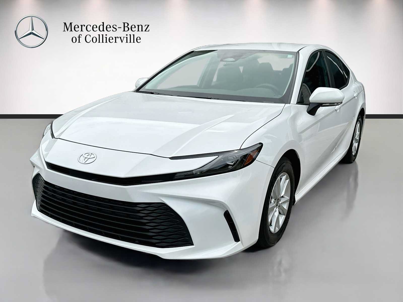 Used 2025 Toyota Camry LE w/ Convenience Package FWD image 1