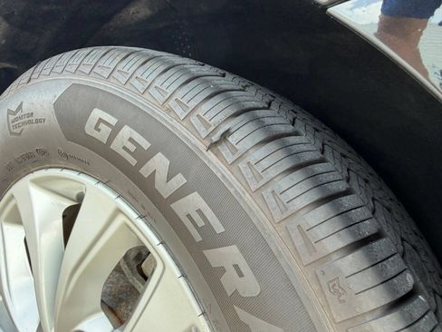 Used 2021 Kia Sedona LX FWD image 36