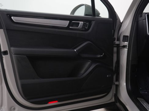 Used 2023 Porsche Cayenne Platinum Edition AWD/4WD image 19