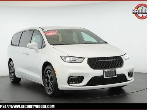 Used 2022 Chrysler Pacifica Touring-L w/ S Appearance Package image 1