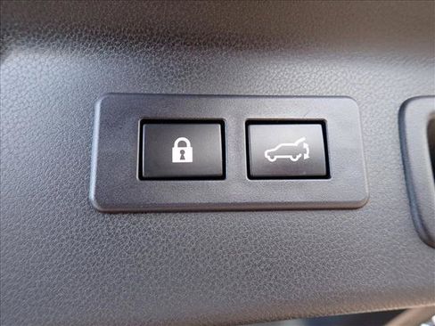 Used 2025 Subaru Forester Premium AWD/4WD image 9