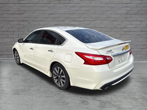 Used 2017 Nissan Altima 2.5 SL FWD image 7