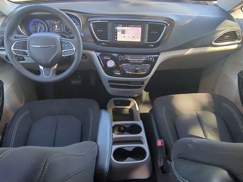 Used 2023 Chrysler Voyager LX image 15