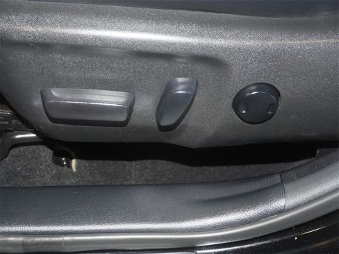 Used 2016 Toyota Camry XLE image 26