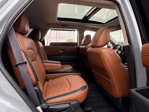 Used 2022 Nissan Pathfinder Platinum w/ Cargo Package image 54