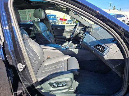 Used 2023 BMW M550i xDrive w/ Dynamic Handling Package AWD/4WD image 11