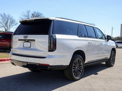 Certified 2025 Cadillac Escalade ESV Sport Platinum image 4
