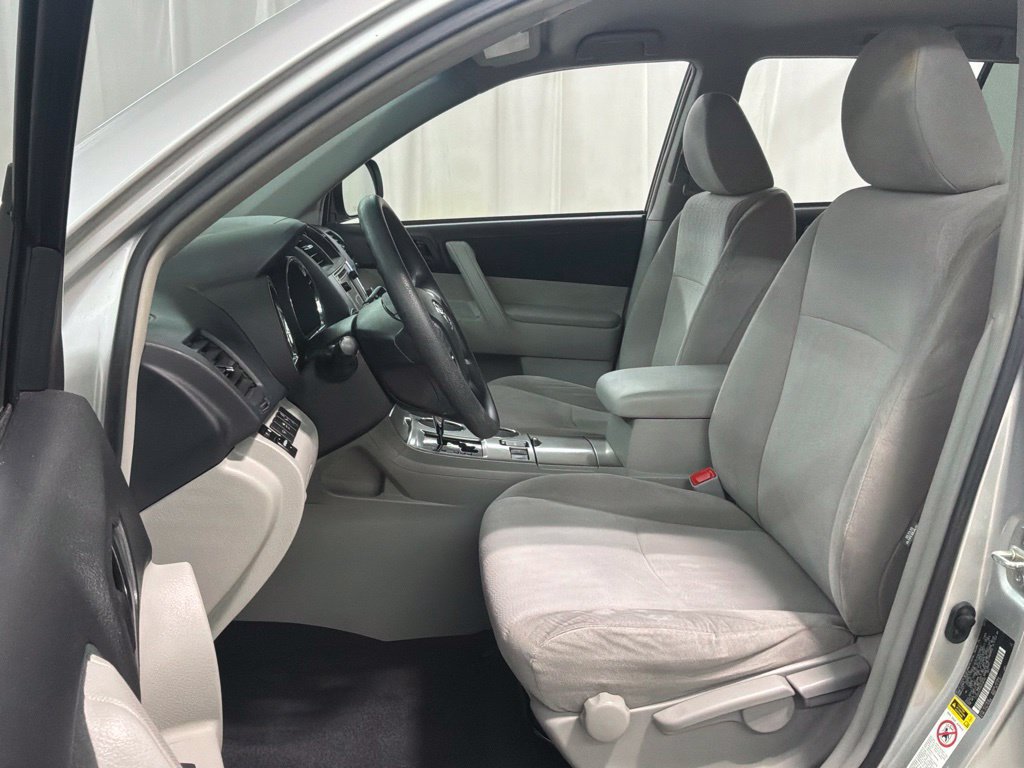 Used 2013 Toyota Highlander FWD w/ Cold Weather Pkg image 17
