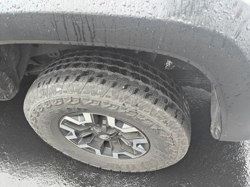 Used 2023 Toyota Tacoma TRD Off-Road w/ TRD Premium Off Road Package image 4