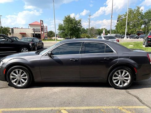 Used 2017 Chrysler 300 Limited image 3