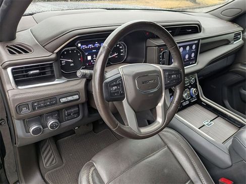 Used 2021 GMC Yukon XL Denali w/ Denali Premium Package image 11