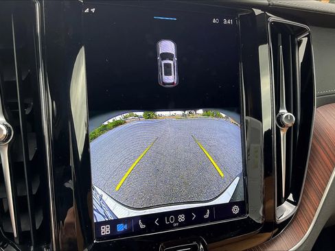 Used 2023 Volvo XC60 B5 Ultimate w/ Protection Package Premier image 25