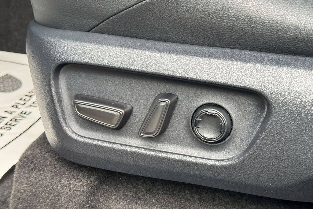 Used 2025 Toyota 4Runner 4WD image 23