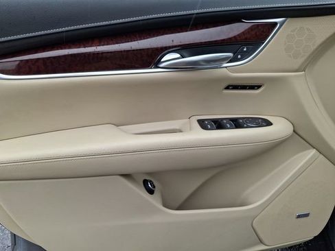 Used 2018 Cadillac XT5 Luxury w/ Driver Awareness Package FWD image 11
