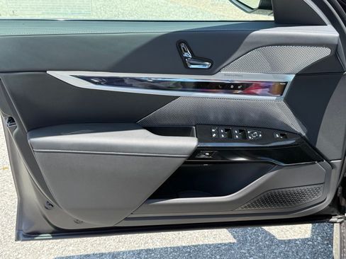 New 2026 BMW 740i w/ Premium Package RWD image 18