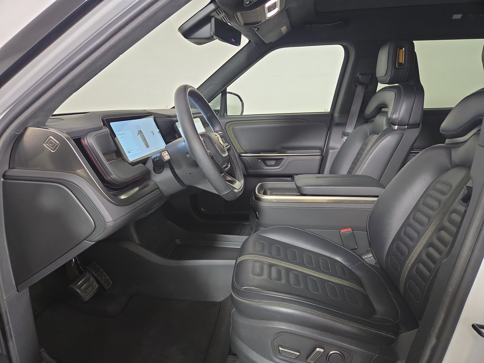 Used 2025 Rivian R1S Adventure Dual AWD/4WD image 20