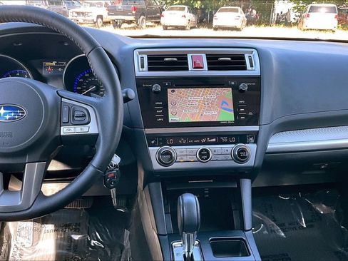 Used 2017 Subaru Outback 2.5i Premium AWD/4WD image 8