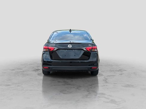Used 2021 Nissan Versa SV FWD image 7